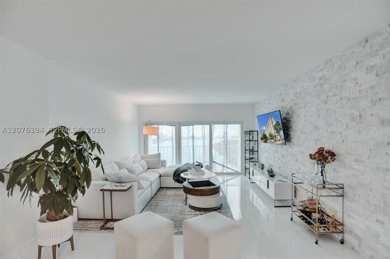 Condo for sale at Arlen House 1924