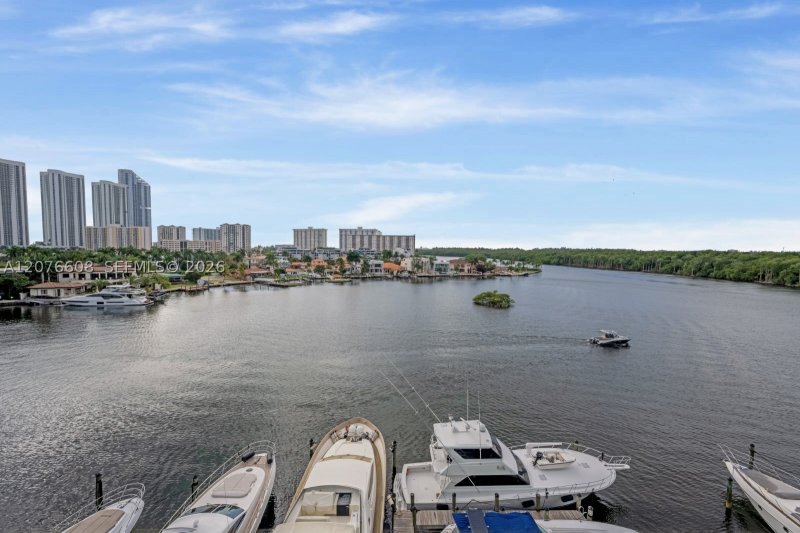 400 Sunny Isles Apt #908