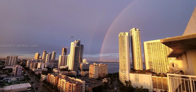 Comprar apartamento no 1800 Biscayne Plaza PH-10
