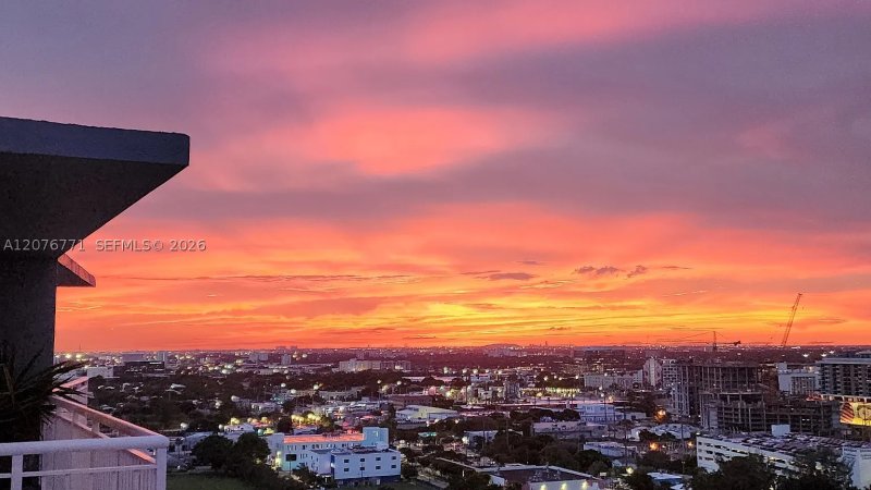 Comprar apartamento no 1800 Biscayne Plaza PH-10