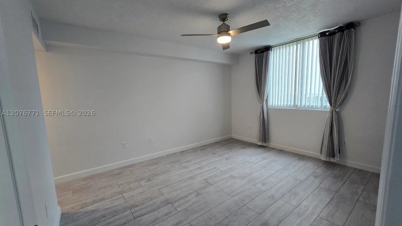 Comprar apartamento no 1800 Biscayne Plaza PH-10
