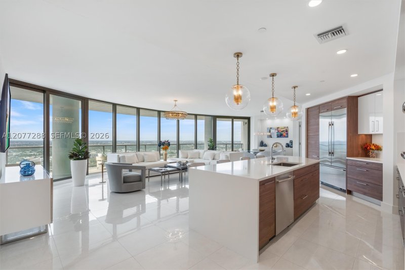 Apartment for rent at 100 Las Olas 4203