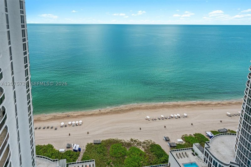 Apartment for rent at Trump Tower One 2406