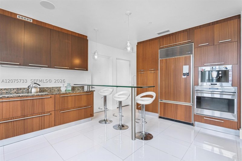 Apartment for rent at Trump Tower One 2406