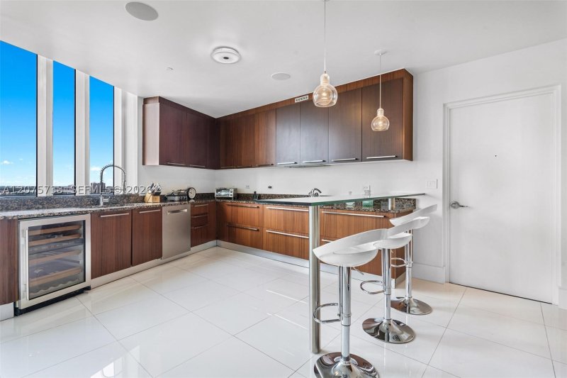Apartment for rent at Trump Tower One 2406