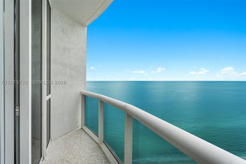 Apartment for rent at Trump Tower One 2406
