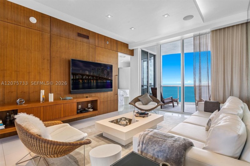Apartment for rent at Trump Tower One 2406