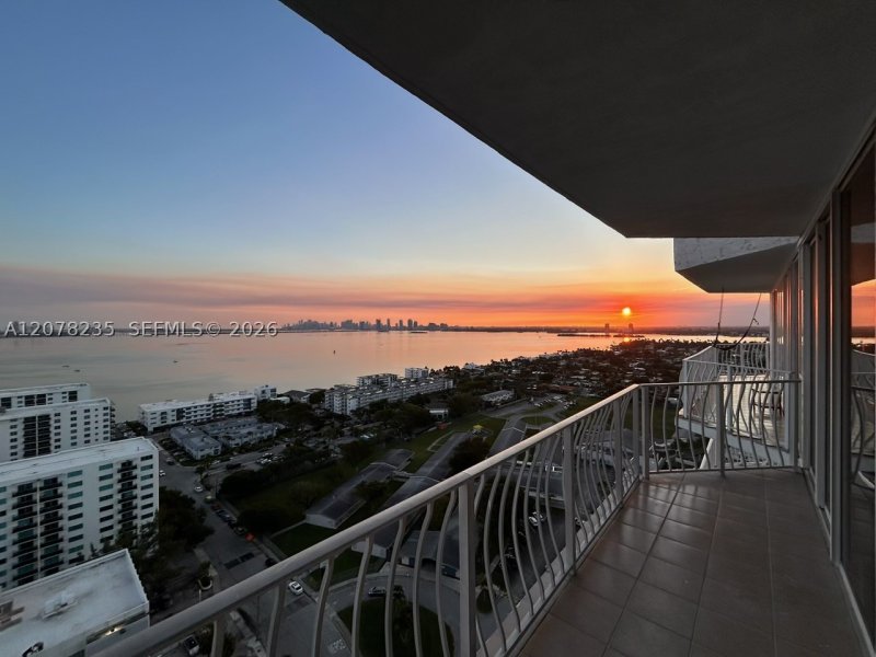 Comprar apartamento no Grandview Palace PH206