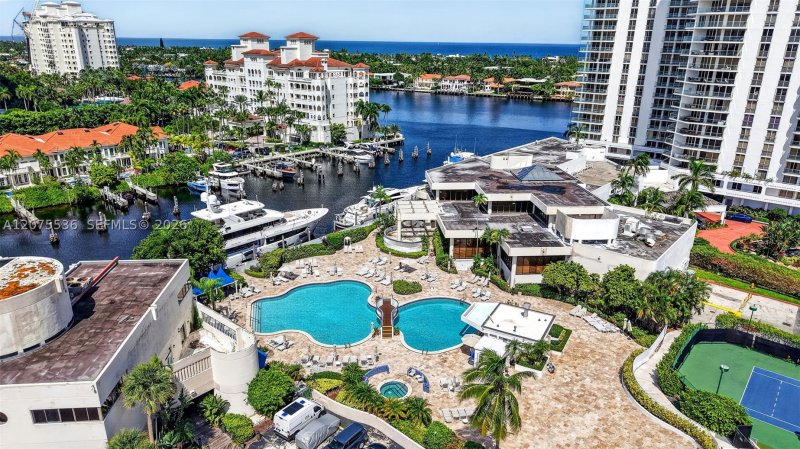 Comprar apartamento en Turnberry Isle 22A