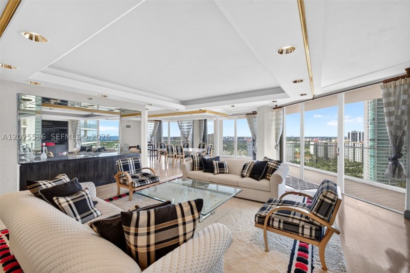 Comprar apartamento en Turnberry Isle 22A
