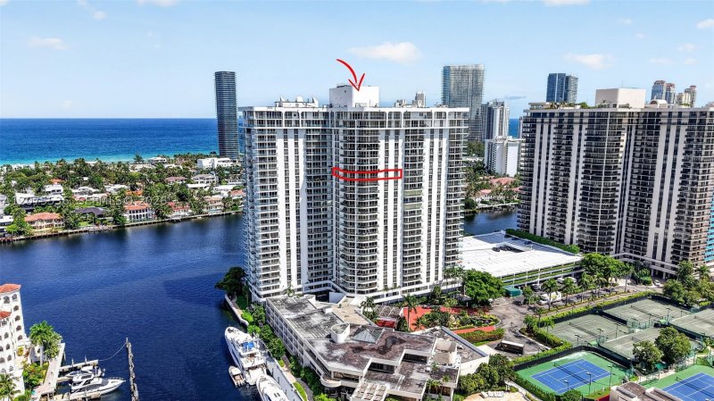 Comprar apartamento en Turnberry Isle 22A