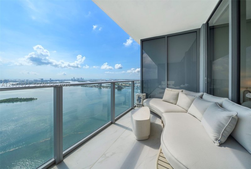 Aluguel de apartamento no Aria Reserve Miami 4404