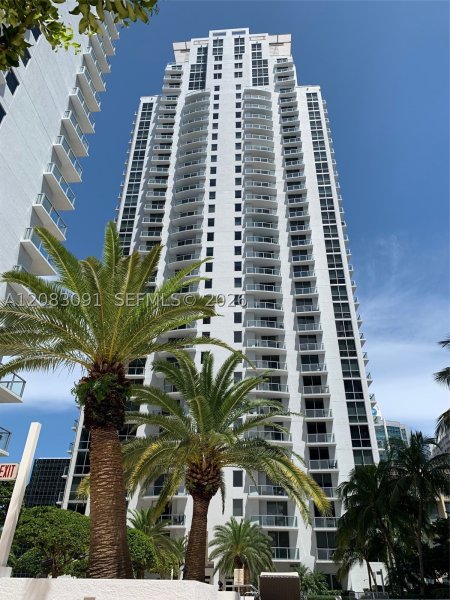 Apartment for rent at Avenue on Brickell 1060 Tower 1713