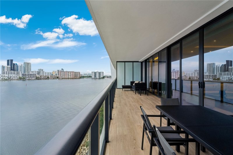 Condo for sale at Prive 607