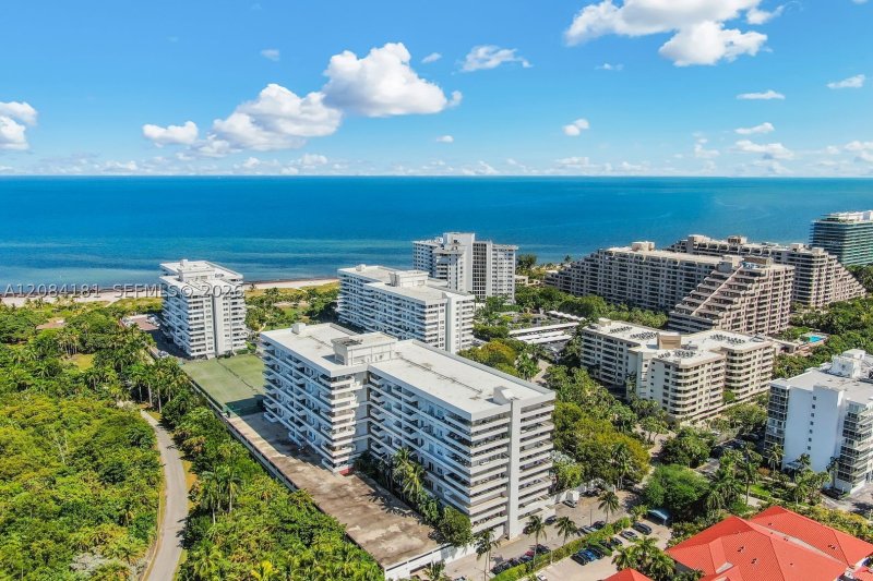Commodore Club West Apt #103
