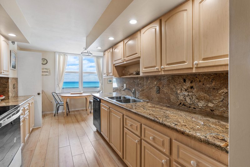 Condo for sale at Aquarius Towers 504n