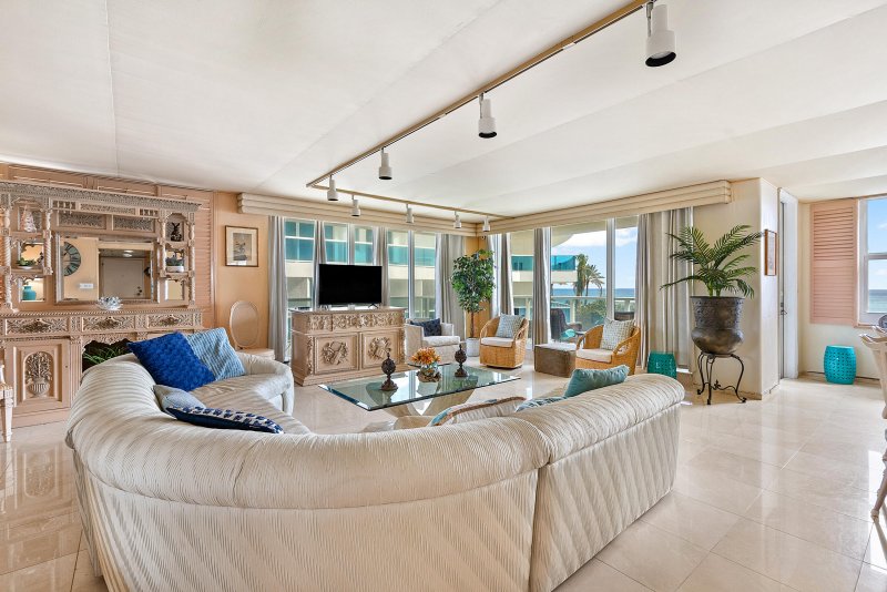 Condo for sale at Aquarius Towers 504n