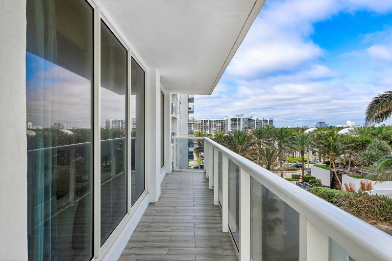 Condo for sale at Aquarius Towers 504n