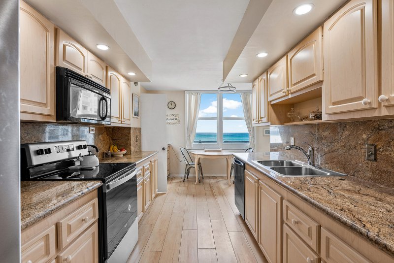 Condo for sale at Aquarius Towers 504n