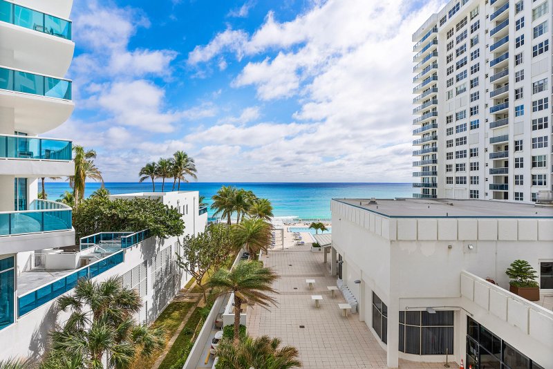 Condo for sale at Aquarius Towers 504n