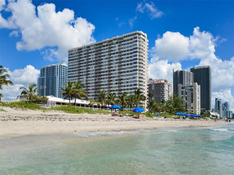 Condo for sale at The Hemispheres 21G