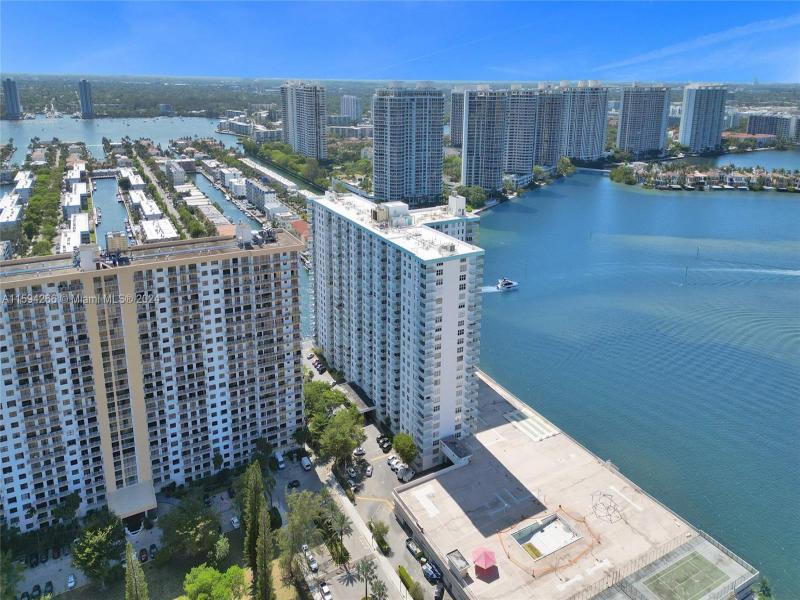 Comprar apartamento en Winston Towers 1701