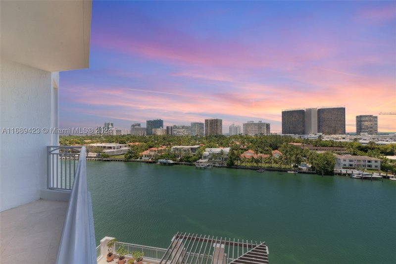 Condo for sale at Carroll Walk 8D