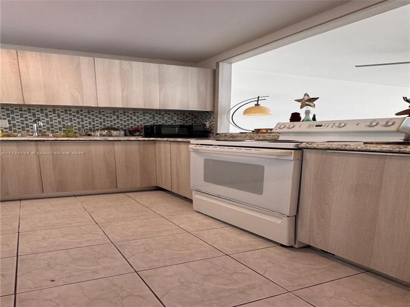 Condo for sale at Imperial Towers 506