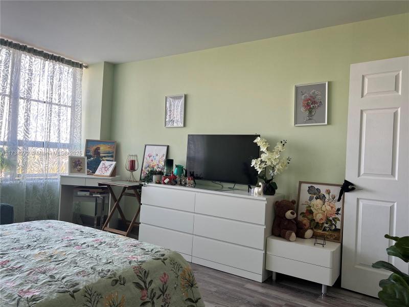 Condo for sale at Olympus Towers 504