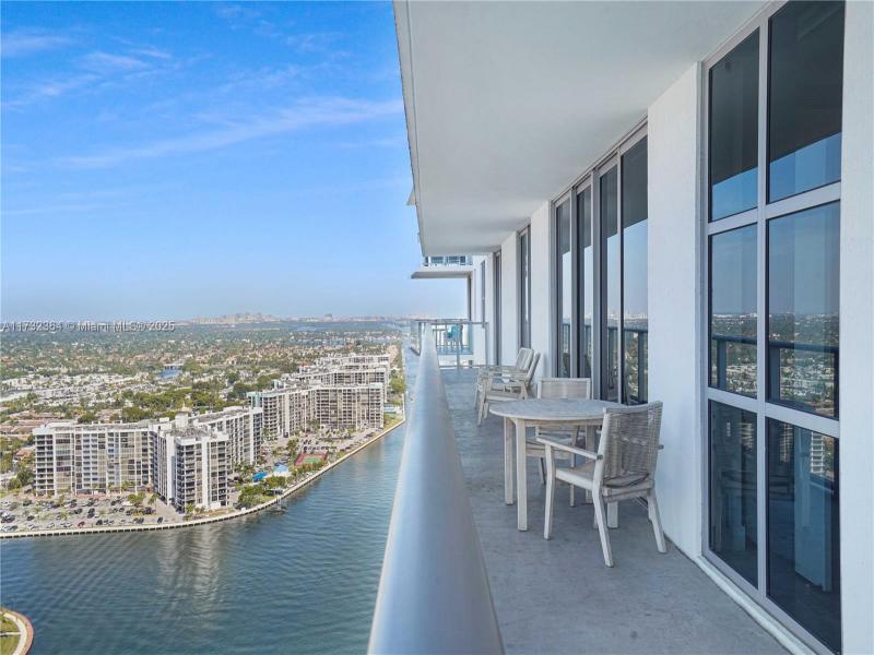Hyde Beach House Apt #R2604