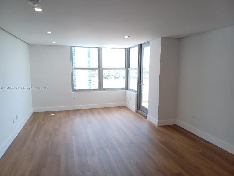 Comprar apartamento en Triton Towers 1218
