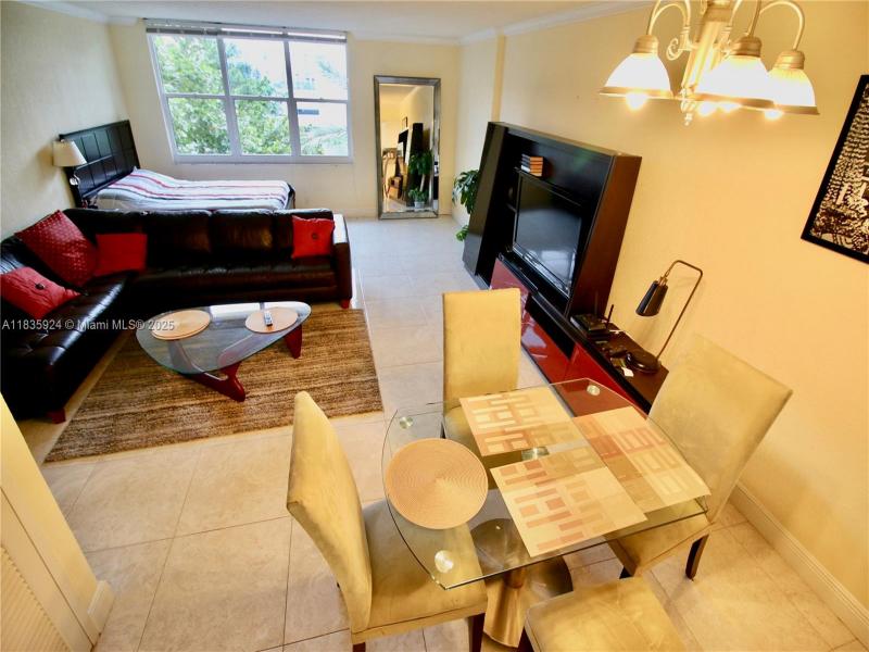 Condo for sale at The Wave Condo 427