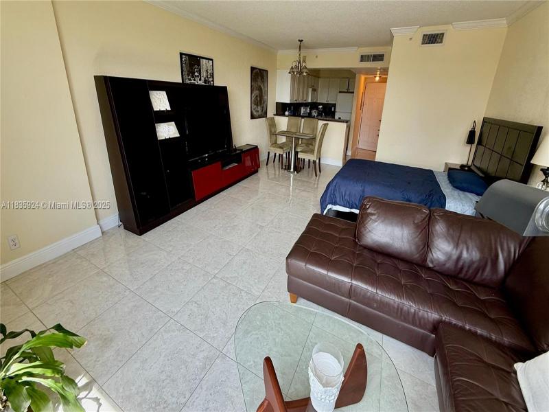 Condo for sale at The Wave Condo 427
