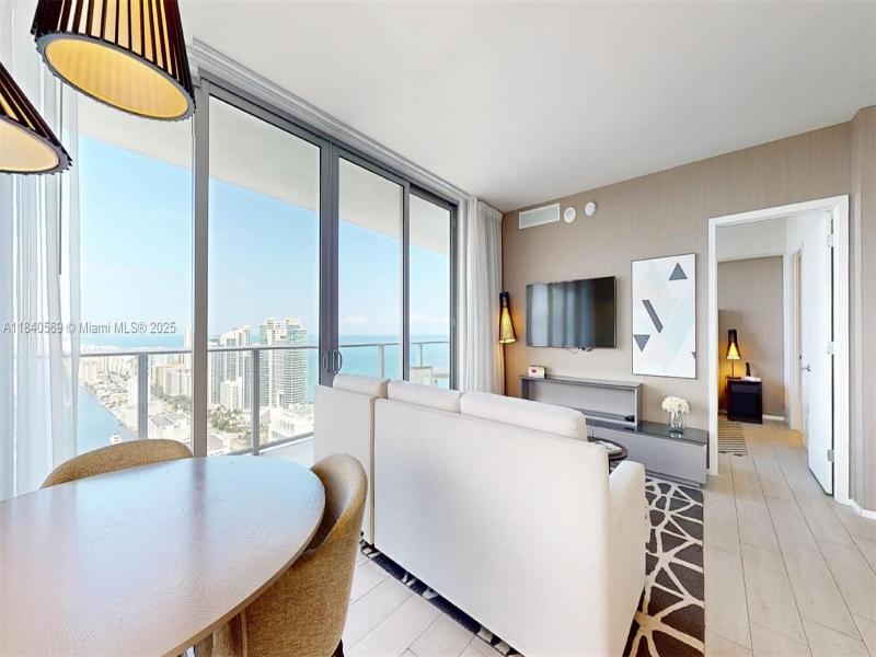 Hyde Beach House Apt #T3802