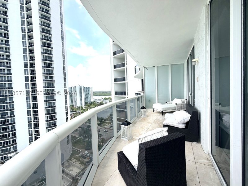 Apartment for rent at Trump Tower One 1402