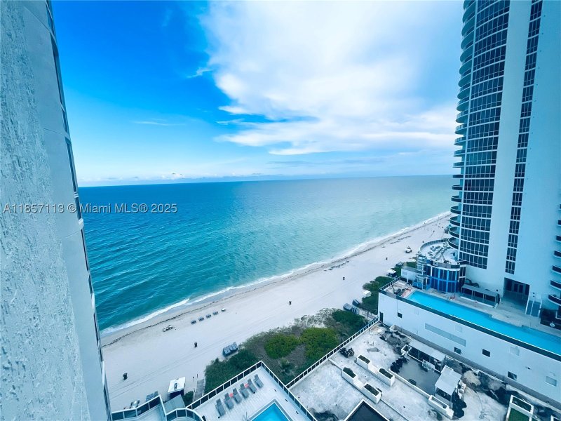 Apartment for rent at Trump Tower One 1402