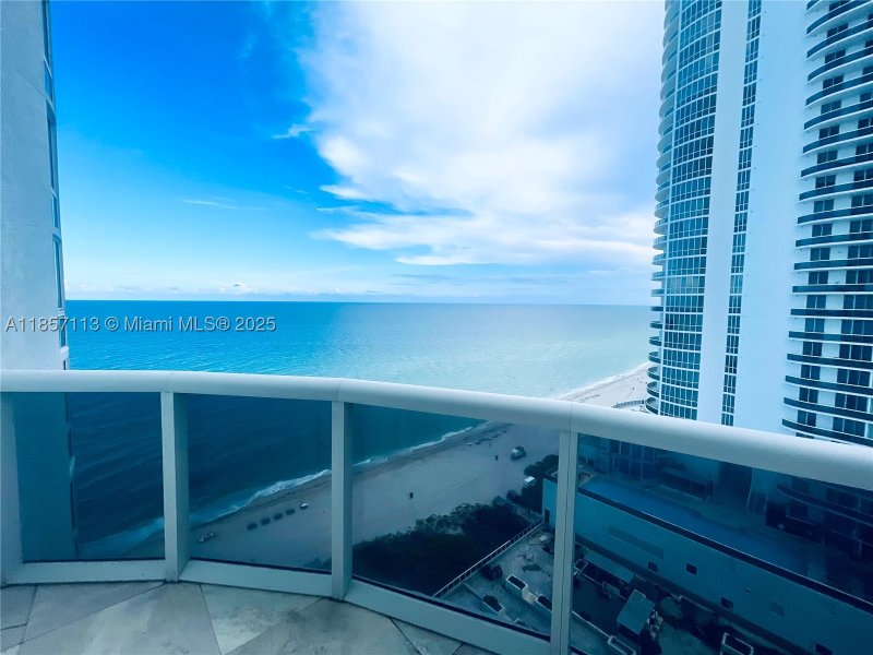 Alquiler de apartamento en Trump Tower One 1402
