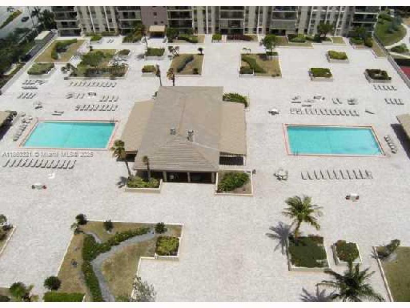 Condo for sale at The Summit 2404S