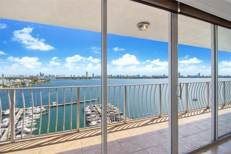 Condo for sale at Grandview Palace 1219