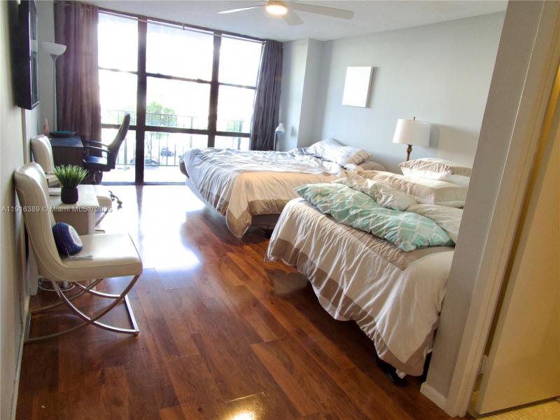 Condo for sale at Oceanview Park 402