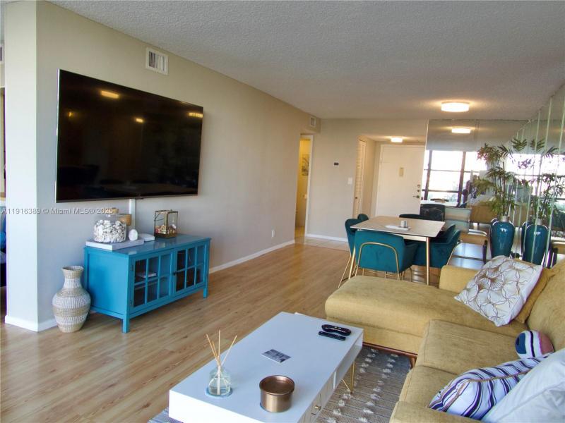 Condo for sale at Oceanview Park 402
