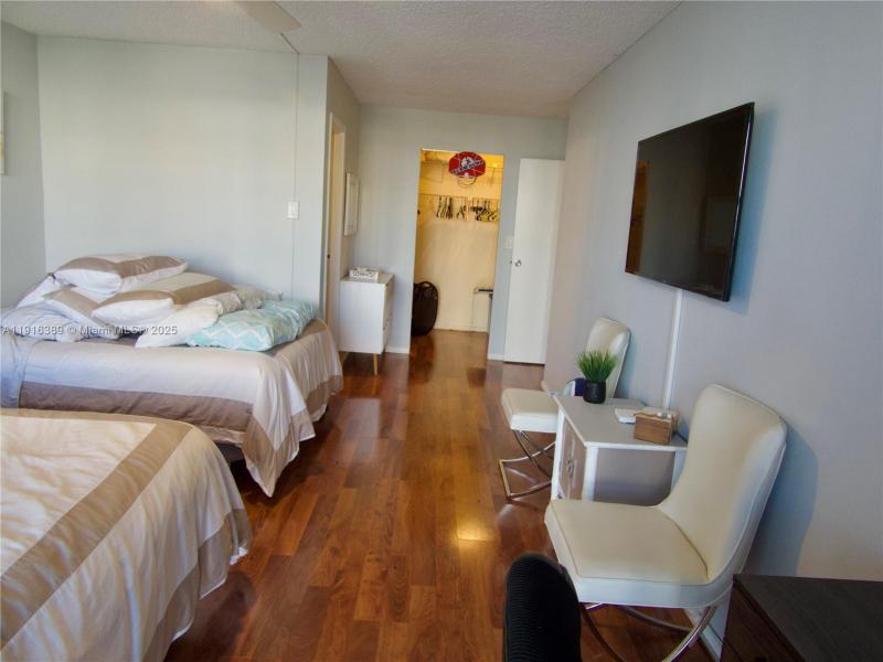 Condo for sale at Oceanview Park 402