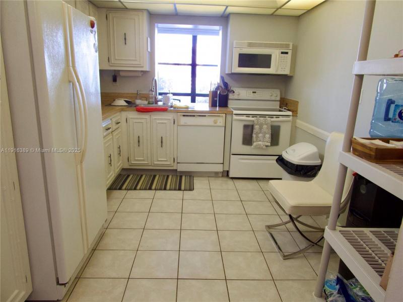 Condo for sale at Oceanview Park 402