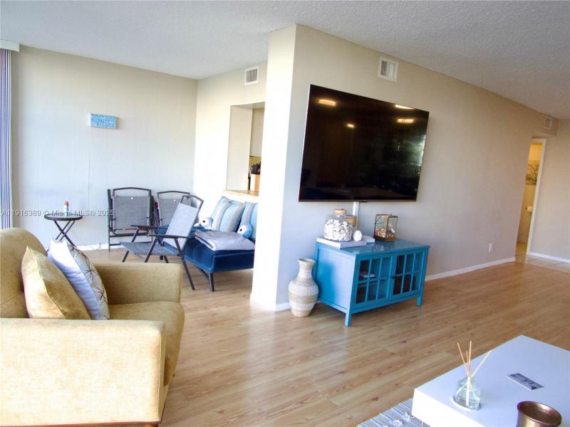 Condo for sale at Oceanview Park 402
