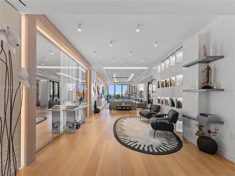 Condo for sale at Palazzo Della Luna 6842