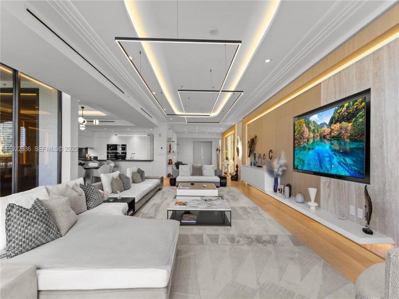 Condo for sale at Palazzo Della Luna 6842