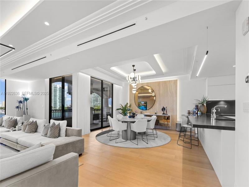 Condo for sale at Palazzo Della Luna 6842