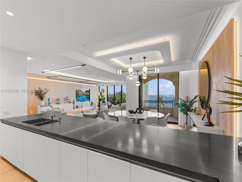 Condo for sale at Palazzo Della Luna 6842