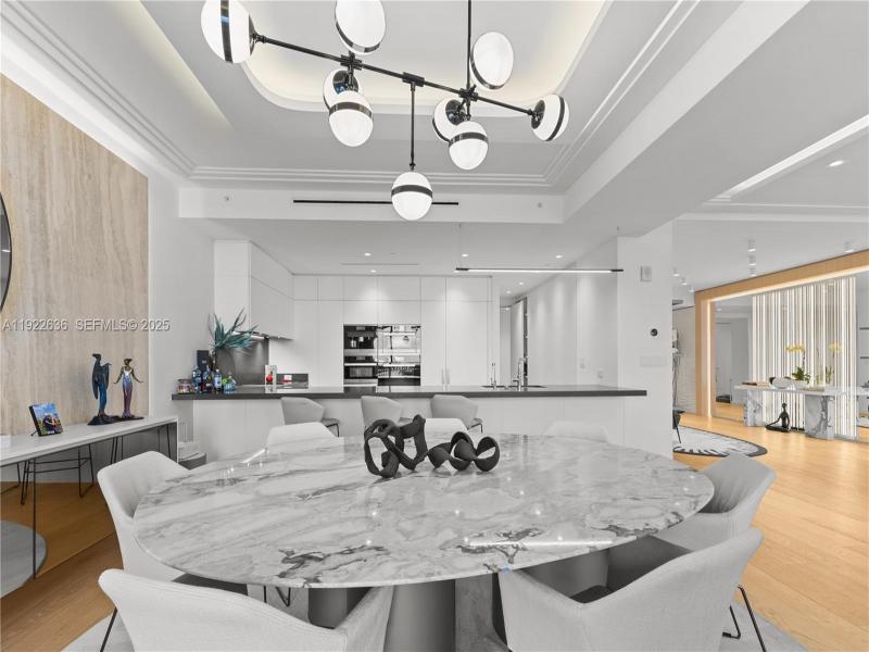 Condo for sale at Palazzo Della Luna 6842