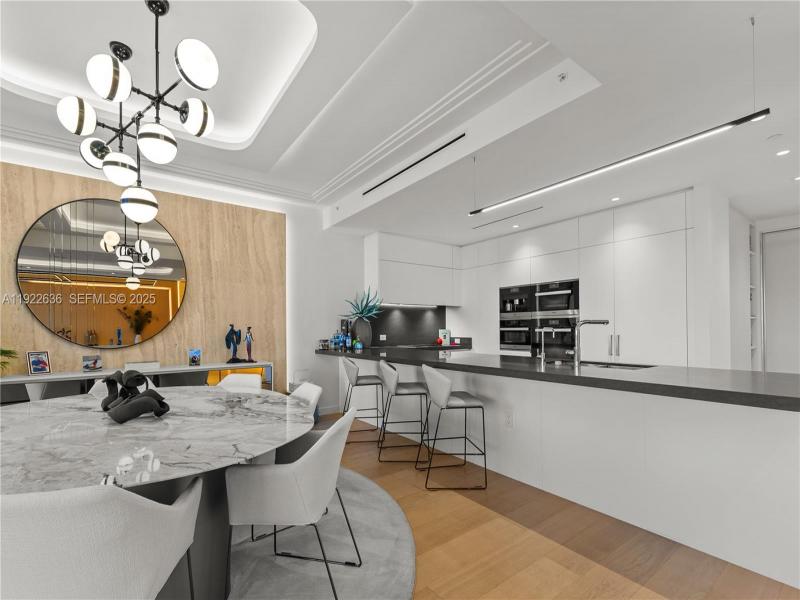 Condo for sale at Palazzo Della Luna 6842
